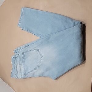 Vigoss, Size 28, Thompson Tomboy Jeans, Light Wash, Gently Used Condition.